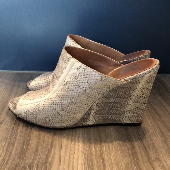 VC Signature Collection Colette Snake Embossed Leather Slip-on EUC - Picture 10 of 16